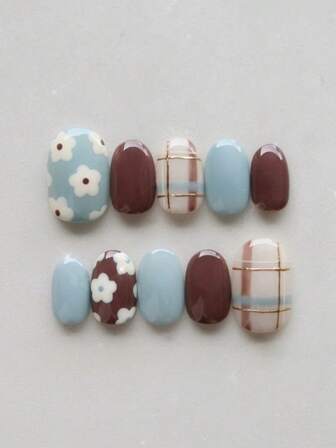 10片手工制作的短椭圆形美甲贴纸，复古清新风格，浅蓝色和棕色撞色设计，可爱的花卉和格子图案，简约甜美的按压式美甲，适合女性和女孩，适合春、夏、秋、冬四季，可用于派对和日常佩戴。