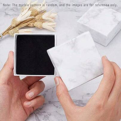 Hộp quà tặng họa tiết đá cẩm thạch 4 chiếc (Kết cấu ngẫu nhiên), Hộp giấy gói quà hình vuông hiện đại cho tiệc, đám cưới, Hộp đóng gói phong cách cổ điển đựng đồ trang sức làm quà tặng lễ hội, Hộp đựng vòng tay mini đựng đồ trang sức, Hộp giấy gói nhỏ, Hộp các tông nhỏ đựng đồ trang trí, hoa tai, tiệc độc thân, đám cưới, tiệc độc thân, cô dâu, đồ trang trí tiệc sinh nhật, quà tặng cầu hôn phù dâu, đồ trang trí đám cưới, tiệc chia tay