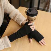 1 双女士羊毛混纺露指手套，弹力保暖冬季手套，优雅黑色女士冬季手套，防寒保暖黑色手套，优质面料，保暖耐用，可水洗，适合日常和正式场合，优雅的正式和休闲配饰，御寒装备，时尚女性的理想之选