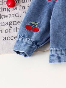 2pcs Baby Girls Street Chic Letter & Cherry Pocket Collar Long Sleeve Denim Jacket And Cherry Pocket Denim Pants Set, Spring/Autumn - Blue - View 5