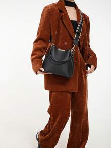 [US-Based Shipping] Black Metallic-Trimmed Bucket Bag With Contrasting Wide Shoulder Strap A Sophisticated, Niche-Market Shoulder Bag For Commuting And Casual Outings. Vintage-Inspired Bucket Bag Featuring A Detachable Chain Strap-A Spacious Convertible Shoulder And Crossbody Purse Crafted From Textured Material. Elegant Hand-Carry Tote For Everyday Commuting And Casual Outings. This Vintage-Inspired Bucket Bag Features A Detachable Chain Strap, Offering A Spacious Interior As A Convertible Shoulder And Crossbody Purse Crafted From Textured Material. It Also Serves As An Elegant Hand-Carry Tote For Daily Commutes And Casual Adventures. Bucket Bag, Chain Strap Purse, Shoulder Bag, Crossbody Bag, Vintage Style Bag, Roomy Tote, Convertible Bag, Hand Carry Bag, Textured Leather Bag, Everyday Purse, Commuting Bag, Casual Outing Bag, Elegant Shoulder Bag, Spacious Crossbody, Detachable Strap Bag, Minimalist Bucket Bag.In Casual Women Shoulder Bags - 彩色 - 查看 4