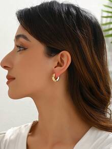 1 Pair Fashionable Asymmetrical Textured Dual-Tone Hoop Earrings For Women, Suitable For Vacation And Daily Wear - Multicolor - View 2