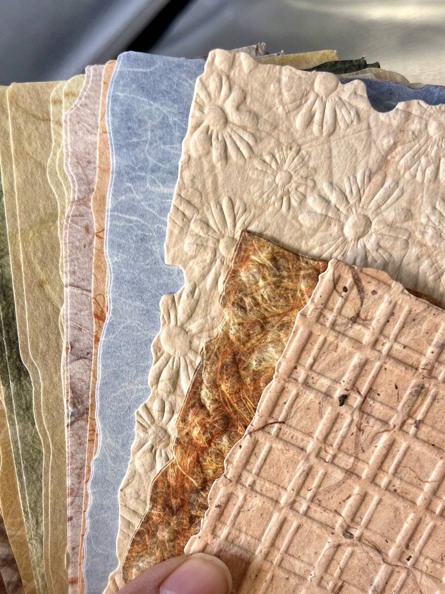 28 piezas/paquete Papel de textura natural con relieve, papel decorativo, estilo Ins, se puede usar para escribir, papel de notas adhesivas, adecuado para diarios y diarios hechos a mano, decoración de impurezas, regalos de regreso a la escuela, regalos del Día de San Valentín y Año Nuevo, papel base decorativo DIY, regalos festivos, materiales de collage hechos a mano, planificación de scrapbook personalizada y productos de papelería escolar creativos