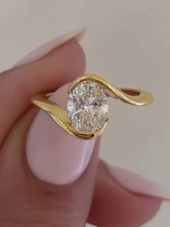 1個 ファッショナブルなキュービックジルコニア オーバル装飾 銅製リング、女性の日常着、結婚式、パーティー、婚約、バレンタインデーのギフトに適しています