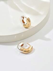 1 Pair Fashionable Asymmetrical Textured Dual-Tone Hoop Earrings For Women, Suitable For Vacation And Daily Wear - Multicolor - View 4