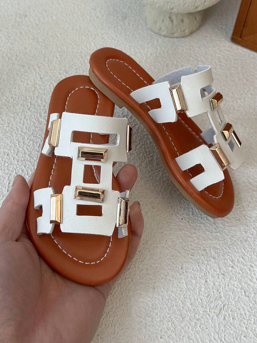 Estos zapatos de niña combinan un diseño de hebilla de metal hueco con un estilo cómodo (centrado en la comodidad, decorado con hebillas de metal dorado hueco blanco). La parte superior está hecha de material de PU, antideslizante y resistente al desgaste, con un diseño plano de corte bajo. Adecuado para uso diario como salidas de fin de semana. - Blanco - Ver 1