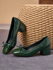 Dark Green Patent Two-Tone Stone-Texture Square Toe Bow Block Heel Pumps – 5cm - Dark Green - View 5