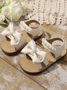 2026 Model Girls' Pearl Decor + Floral Bowknot Sandals, Comfortable Material, Non-Slip, Open Toe Design, Multi-Strap Flat, Elegant Princess Style Children Summer Sandals, Suitable For Vacation Outfits, Daily Wear, Family Gatherings And Outdoor Activities - Beige - View 1