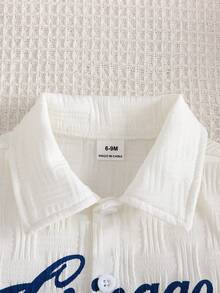 2 piezas Conjunto de moda callejera para niños con camisa con estampado de letras texturizadas y pantalones cortos estampados para niño bebé - Blanco - Ver 4