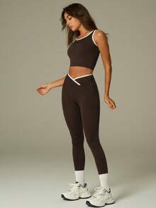 UONNOU 女士无袖上衣和紧身裤两件套运动服套装，采用蜜桃形提拉设计，收腰剪裁，面料柔软舒适，适合网球、高尔夫、羽毛球、球类运动、瑜伽、普拉提、轻度运动、健身房锻炼、跑步、户外休闲、通勤、工作、购物以及各种运动场合，时尚无缝运动服套装，四季皆宜。 - 棕色 - 查看 11