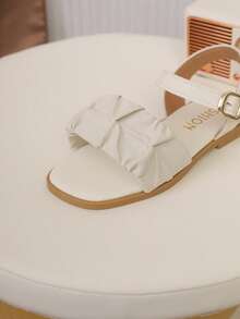 Sandal Anak Modis, Desain Ujung Sandal Musim Panas Baru dengan Hiasan Gesper Logam, Sandal Anti Selip Tahan Aus untuk Aktivitas Luar Ruangan, Sandal Pantai Serbaguna - Krem - View 8