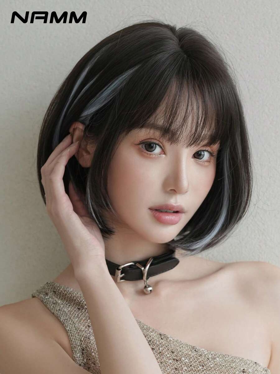 NAMM 10吋直髮波波頭女用假髮，輕盈舒適蓬鬆亮藍色附瀏海，全機織合成耐熱纖維髮，適合日常Y2K、蘿莉塔與哥德風，百搭時尚配件，萬聖節適用