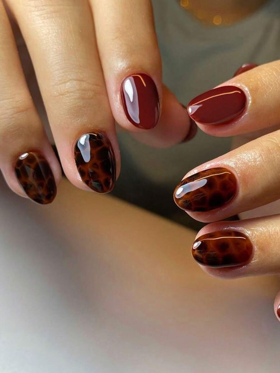 24片椭圆形豹纹法式亚克力美甲贴纸套装，完美贴合，包含：1片果冻胶和1把指甲锉。易于佩戴，打造法式美甲，适合女性日常工作、派对及其他场合。美甲用品 - 查看 1