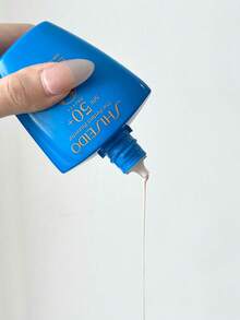 Shiseido [Mini] Perfect UV Protector SPF50+ PA++++ 15ml / 同步防護熱活化版 / 超防水 / 注入同步防護修復技術，在接觸熱、水和汗水時形成加強保護膜，可均勻塗抹使肌膚更光滑。提供多層防護，有效抵禦 UVA/UVB 射線和細微粉塵。長達 8 小時的持久保濕。輕盈、保濕且絲滑的質地。 - Mini - 15ml - 查看 6