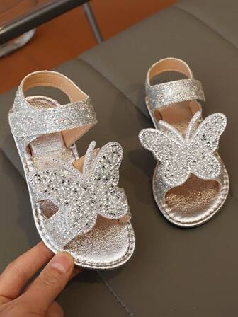 1 Pair Fashion Versatile Girls' Pearl & Rhinestone Bow Decor Cute Flat Sandals, Round Toe, Suitable For Daily Wear, Dancing, Outdoor, Decorated With Sequins, Closed Toe Princess Shoes, Spring And Autumn