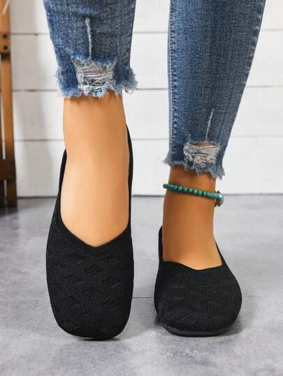 新款加大码经典时尚简约罗纹休闲平底鞋，舒适百搭，适合日常穿着、通勤、度假、购物，轻便透气，黑色菱形图案女式乐福鞋