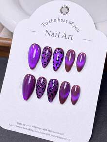 10片手工短指甲贴纸，款式包括法式美甲、杏仁形、尖头、Y2K、紫色、黑色以及亮紫色猫眼（带手绘豹纹），附赠美甲工具，方便粘贴和卸除。这些可爱的指甲贴纸适合日常秋季美甲，适合女性和女孩。手工美甲贴片 - 紫色 - 查看 12