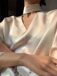 Blusa de manga larga de satén de alta gama para mujer de talla grande, con cuello drapeado para un aspecto elegante. Blusa refinada y elegante de color albaricoque. Primavera - Champán - Ver 2