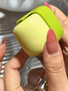 1 Stück Mini wiederverwendbarer Fusselroller mit Aufbewahrungsbox, waschbar, neuer tragbarer Tierhaarentferner - Tierhaarentferner, starker Klebestoff Stoffrasierer mit Staubkollektor, wiederverwendbarer tragbarer Defuzzer für Kleidung, Tierhaar, Zuhause, Auto, Büro, Reise, Geschenk für Frauen, Mütter, Töchter - Verschiedenfarbig - Übersicht 8