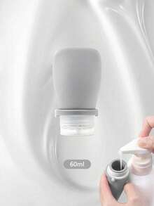 Conjunto de viagem composto por frascos de silicone para armazenar xampu, cosméticos e loções. Esses frascos vêm com fechos à prova de vazamentos e estão disponíveis em três tamanhos: 30 ml, 60 ml e 90 ml. - Cinza - Ver 8