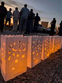 20 peças/Conjunto de Sacolas de Lanternas, Incluindo Velas Sem Chama, Luzes de Chá LED e Sacolas de Papel para Lanternas, Sacolas de Lanternas Especiais Decoradas com Padrões de Estrelas e Luas, Feitas de Material Retardante de Chama Durável e Reutilizável, Adequado para Decoração de Festa, Casamento, Dia dos Namorados, Decoração de Jardim ao Ar Livre. - Multicolorido - Visão 10
