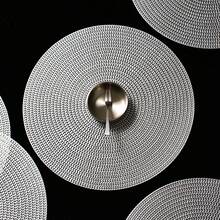 6 Piezas/8 Piezas Manteles de mesa de comedor de PVC antideslizantes e impermeables, con aislamiento. Disponibles en colores dorado, plateado, rosa y rojo. Manteles de estilo occidental para hoteles/restaurantes, redondos y lavables a máquina. Protegen las superficies y son adecuados para usar en bodas, fiestas de Navidad, reuniones y para decorar comedores en cocinas del hogar.