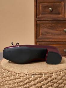 Mahogany Patent Two-Tone Textured Square Toe Bow Block Heel Pumps – 5cm - Redwood - View 7