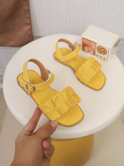 Kids' Fashion Slippers, New Summer Metal Buckle Decor Toe Design, Outdoor Wear-Resistant Anti-Slip Slippers, Fashionable & Versatile Beach Sandals