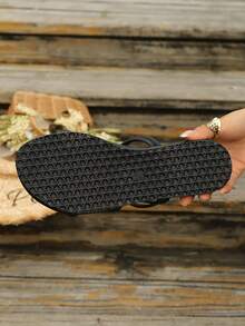 Women's Popular Semi-Circle Striped Fashion Simple Slip-On Outdoor Solid Color Fresh Flat Sandals - Black - View 7