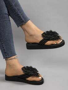 1 Pair Floral & Polka Dot Print Fashionable Flat Thong Sandals, Suitable For Beach, Vacation, Outdoor, All Seasons - Black - View 3