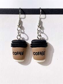 一对创意独特的树脂耳环，造型像咖啡杯。简约时尚的饰品，适合日常佩戴、参加派对，也是送给男女的理想礼物。 - 棕色 - 查看 1