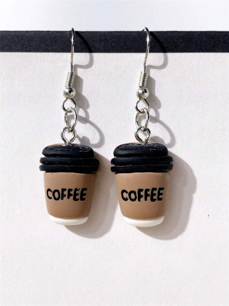 一对创意独特的树脂耳环，造型像咖啡杯。简约时尚的饰品，适合日常佩戴、参加派对，也是送给男女的理想礼物。 - 棕色 - 查看 1