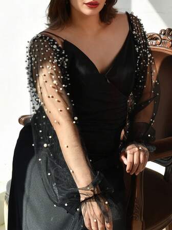 Un par de mangas largas para los brazos, adornadas con perlas falsas, brillantes y llamativas, perfectas para cubrir los brazos. Un complemento perfecto para vestidos de novia, eventos de noche, fiestas y otras ocasiones.