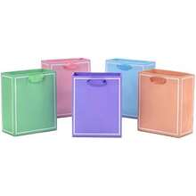 Hallmark - Tarjeta de bolsa de regalo con papel de seda (Flores y Mariposas, 9,6 by 7,7 by 10,9 cm), flores y mariposas, Medium, Flowers and Butterflies, 1(Morado claro, rosa, azul, naranja, verde) - Multicolor - Ver 2