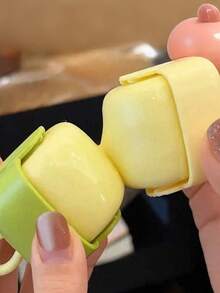 1 Stück Mini wiederverwendbarer Fusselroller mit Aufbewahrungsbox, waschbar, neuer tragbarer Tierhaarentferner - Tierhaarentferner, starker Klebestoff Stoffrasierer mit Staubkollektor, wiederverwendbarer tragbarer Defuzzer für Kleidung, Tierhaar, Zuhause, Auto, Büro, Reise, Geschenk für Frauen, Mütter, Töchter - Verschiedenfarbig - Übersicht 1