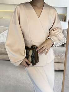 Eleganter Strickanzug aus Lila-Rosa Cardigan und Rock für den Herbst/Winter, modisches, bequemes, vielseitiges, minimalistisches Heim- und Pendler-Design mit Knopfverzierung, Schmetterling-Tiefer-V-Ausschnitt, langärmeliger Cardigan, reißverschlussverzierten Rock, Neuheit Herbst/Winter 2025 Saison.