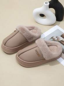 Nuove pantofole da donna, realizzate in tessuto con lettere in floccato, design in patchwork in pelliccia lunga, fodera in pelliccia sintetica, suola in EVA, calde, leggere e confortevoli per l'inverno - Cachi - Visualizzare 6