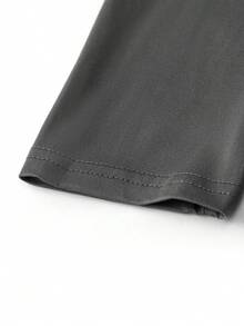 女士简约纯色深灰色打底衫，宽松百搭，适合日常、居家、通勤、街头穿着，Y2K风格，双面撞色字母印花圆领长袖上衣 - 深灰色 - 查看 5