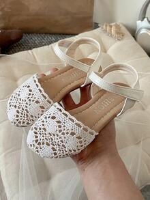 1 Pair Girls Crochet Hollow Decor Sandals, Comfortable Design (Focusing On Comfort, Paired With White Crochet Hollow Decor), Knitted + PU Material, Breathable Non-Slip, Low-Top Hook And Loop Flat Sandals, Versatile For Daily Wear, Suitable For Daily Walking, Light Outdoor Exploration And Other Occasions. - Màu be - Xem 6