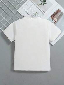 Esta nueva camiseta de manga corta para niñas, 100% algodón, luce modernos estampados de Gato Ratón Queso, informal y versátil. Confeccionada con un tejido suave y delicado con la piel, es suave con la piel sensible de tu hija, permitiéndole libertad de movimiento y comodidad durante reuniones familiares, actividades escolares o juegos al aire libre. - Blanco - Ver 2