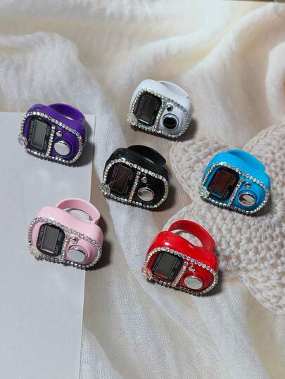 1ชิ้น/3ชิ้น เคาน์เตอร์นับเลขดิจิตอลแบบพกพา The New Macaroon Color System ประดับพลอยสีขาวและดอกไม้โปร่งใส เหมาะสำหรับคลังสินค้ากลางแจ้ง, การสวดมนต์, สินค้าคงคลังในคลังสินค้า, คลายการบีบอัด และของขวัญวันหยุด สามารถปรับความแน่นได้ และจะปิดโดยอัตโนมัติเมื่อไม่ได้ใช้งานเป็นเวลานาน