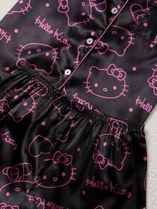 Sanrio Hello Kitty 2026 絲綢睡衣套裝，短袖前開扣翻領蝴蝶結卡通可愛款，前開扣口袋對比飾邊 - 黑色 - 查看 3