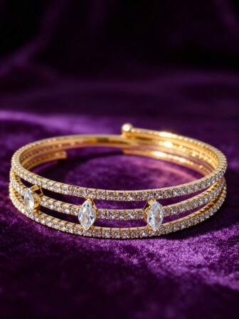 1件优雅金属水钻镶嵌多层手链，适合女性日常、约会、派对佩戴，也是送给爱人的礼物。