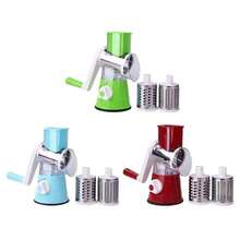 1 cái Máy thái rau củ đa năng có tay cầm, có thể thái, bào rau củ, trái cây, hành tây, cà rốt, khoai tây, kèm hộp đựng; Máy bào phô mai xoay, máy cắt phô mai thủ công, thích hợp cho phô mai tươi, rau củ, các loại hạt; Đế hút chống trượt. Máy thái rau củ thủ công đa năng, máy thái, bào, cắt rau củ thủ công dùng trong nhà bếp, dụng cụ nhà bếp, màu đen/xanh lá cây/đỏ/trắng/xanh dương. - Nhiều màu - Xem 9