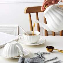 1 pezzo, Caffettiera in ceramica da 31,5 once, 1 tazza 1 piattino, Teiera stile europeo con bordo dorato per il tè del pomeriggio, Caffettiera, Tazza da caffè e piattino, Teiera per tè floreale, Bollitore, Con filtro per tè, Teiera di alta qualità per feste del tè, Adatta per casa, giardino, ristorante e altro, Ottimo regalo - Multicolore - Visualizzare 1