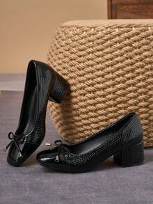 Zapatos de tacón con punta cuadrada, textura de piedra y lazo en dos tonos de negro patentado - 5cm - Negro - Ver 5