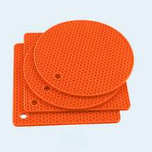 2/4片装硅胶隔热垫 - 耐热防滑锅垫，厨房隔热垫，耐用可水洗硅胶垫，多功能开瓶器和杯垫 - 彩色 - 查看 17