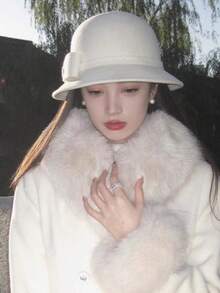 1顶新款秋冬百搭高顶帽，复古蝴蝶结高顶帽，优雅白色天鹅绒渔夫帽，时尚百搭，适合户外活动