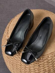 Zapatos de tacón con punta cuadrada, textura de piedra y lazo en dos tonos de negro patentado - 5cm - Negro - Ver 4