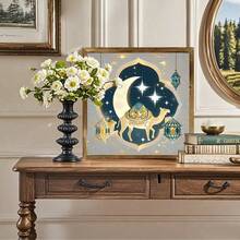 1 Escultura de Parede Estilo Art Déco Lua e Camelo - Decoração Doméstica do Festival da Lua Crescente do Eid, Arte de Parede Inspiradora para Sala de Estar, Quarto, Mesa - Decoração de Parede de Madeira com Padrão de Lanterna de Seis Diamantes de 8 Polegadas